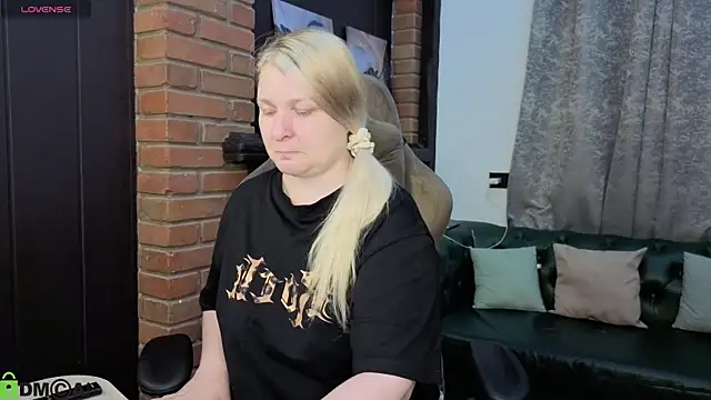 Snapshot of Ammy_Soon chatting on 06-26-26, 01:11 Ammy Soon online show from 06-26-26, 01:11