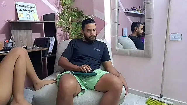 Pineappleflipped online show from 08-03-26, 03:03