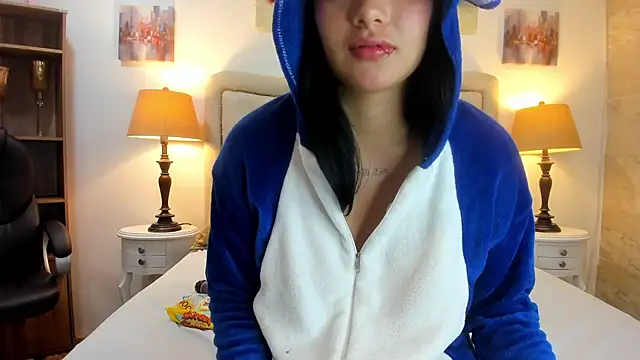 Snapshot of Luna_black19 chatting on 07-10-26, 12:49 Luna black19 online show from 07-10-26, 12:49