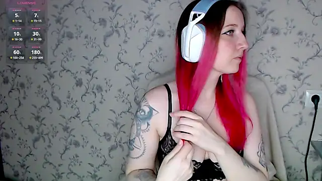 Snapshot of Tastycherrypie chatting on 07-25-26, 07:05 Tastycherrypie online show from 07-25-26, 07:05