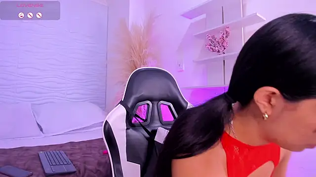 Snapshot of AylinLove_ chatting on 08-06-26, 11:49 AylinLove online show from 08-06-26, 11:49