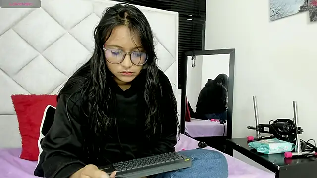 Snapshot of azul_moonn chatting on 08-05-26, 04:28 azul moonn online show from 08-05-26, 04:28