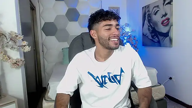AlejandroGreco online show from 06-25-26, 06:35