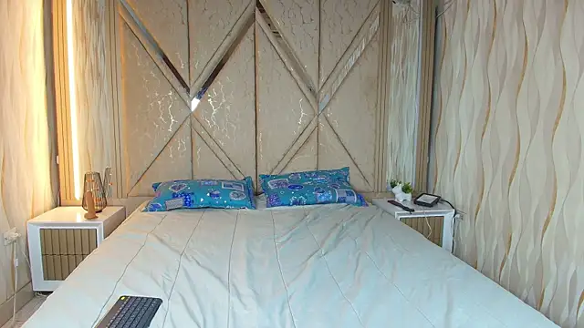 Snapshot of Twinfire_zeus chatting on 07-18-26, 07:17 Twinfire zeus online show from 07-18-26, 07:17
