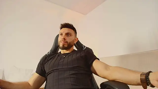 Mateo Vega  online show from 06-24-26, 04:00