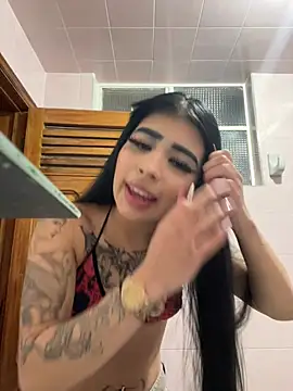 Snapshot of -Brittanny chatting on 07-22-26, 01:07 -Brittanny online show from 07-22-26, 01:07