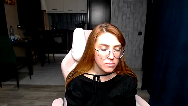 Reginasmilee online show from 11-17-25, 01:15