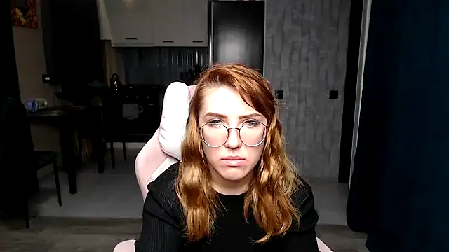 Reginasmilee online show from 11-18-25, 01:54