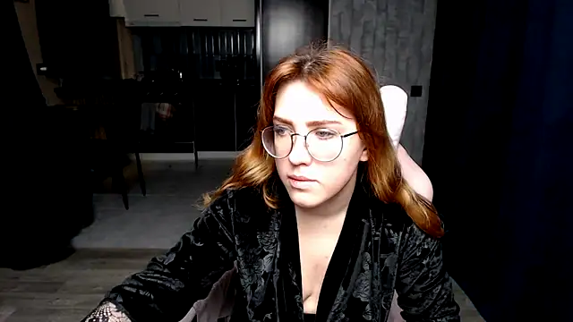 Reginasmilee online show from 11-29-25, 01:50