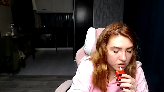 Reginasmilee online show from 10-28-25, 12:44