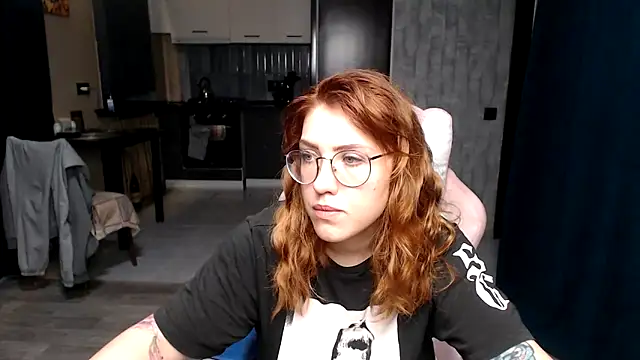 Reginasmilee online show from 10-13-25, 11:27