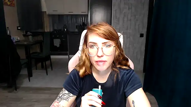 Reginasmilee online show from 11-16-25, 04:17