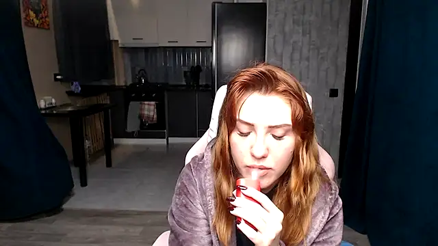 Reginasmilee online show from 10-19-25, 11:29