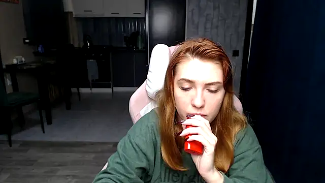 Reginasmilee online show from 10-31-25, 02:30