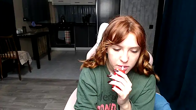 Reginasmilee online show from 10-17-25, 02:59