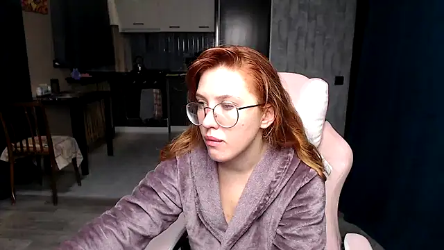 Reginasmilee online show from 10-19-25, 01:41