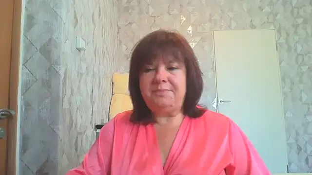 Snapshot of HannahAna39 chatting on 07-27-26, 06:20 HannahAna39 online show from 07-27-26, 06:20