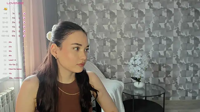E mil y online show from 06-24-26, 06:23