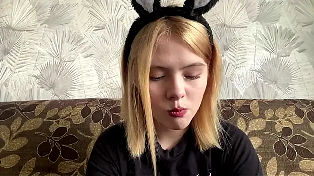 Snapshot of Jeneienal_1 chatting on 06-24-26, 02:15 Jeneienal 1 online show from 06-24-26, 02:15
