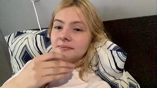 Snapshot of Jeneienal_1 chatting on 07-08-26, 02:40 Jeneienal 1 online show from 07-08-26, 02:40
