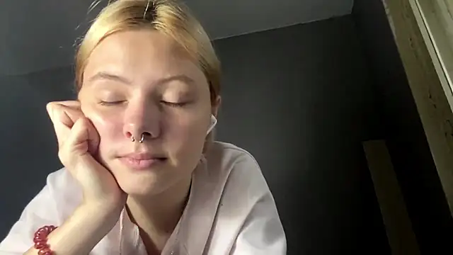 Snapshot of Jeneienal_1 chatting on 07-09-26, 02:49 Jeneienal 1 online show from 07-09-26, 02:49