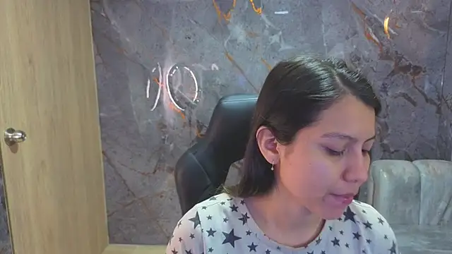 Snapshot of sophie_rose_cn chatting on 07-02-26, 01:39 sophie rose cn online show from 07-02-26, 01:39