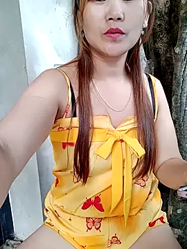 Snapshot of Emma-18h chatting on 07-11-26, 12:22 Emma-18h online show from 07-11-26, 12:22