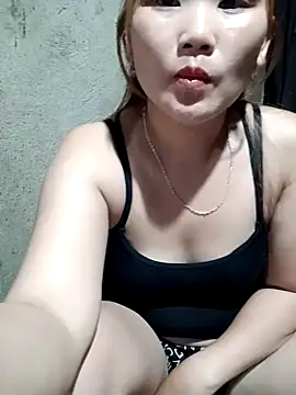 Snapshot of Emma-18h chatting on 06-28-26, 02:01 Emma-18h online show from 06-28-26, 02:01