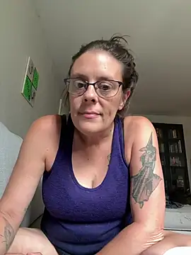 Snapshot of MatildaJane5 chatting on 07-10-26, 03:23 MatildaJane5 online show from 07-10-26, 03:23