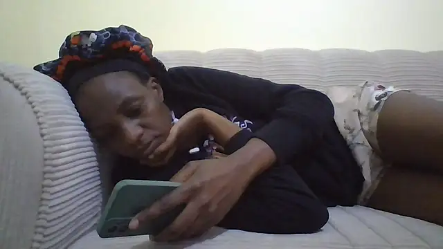 Snapshot of Savannah_Leex chatting on 06-28-26, 03:46 Savannah Leex online show from 06-28-26, 03:46