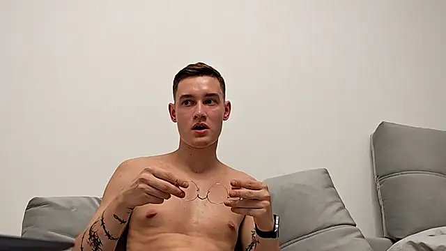 Snapshot of James_ice_ chatting on 07-11-26, 05:46 James ice online show from 07-11-26, 05:46