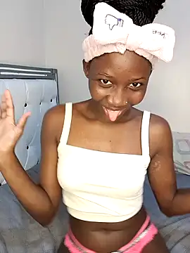 Snapshot of pookiezuu chatting on 07-19-26, 04:48 pookiezuu online show from 07-19-26, 04:48
