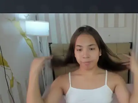 Snapshot of EllieTan chatting on 06-27-26, 04:29 EllieTan online show from 06-27-26, 04:29