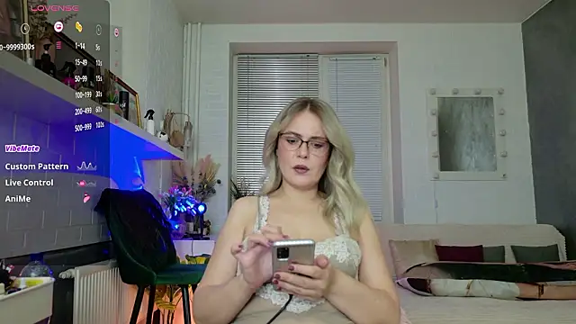 Snapshot of BeautyeyesLovely chatting on 03-11-26, 06:46 BeautyeyesLovely online show from 03-11-26, 06:46