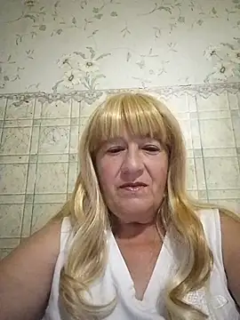 Snapshot of EmmaSwan555 chatting on 07-07-26, 10:13 EmmaSwan555 online show from 07-07-26, 10:13