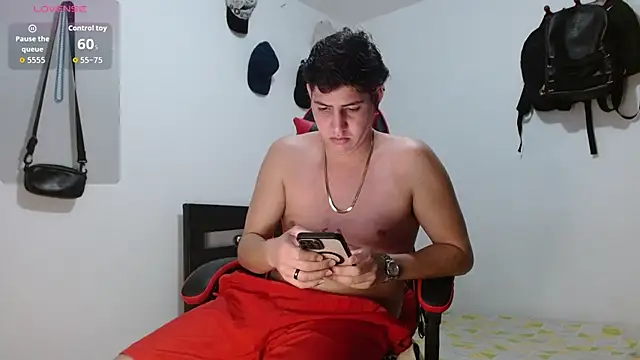 Snapshot of Johannes_mills69 chatting on 06-30-26, 10:54 Johannes mills69 online show from 06-30-26, 10:54
