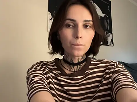 Snapshot of VivianGlow chatting on 06-26-26, 12:44 VivianGlow online show from 06-26-26, 12:44