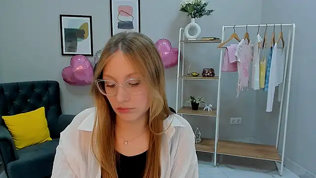 Elizabeth Hunt online show from 06-26-26, 10:54