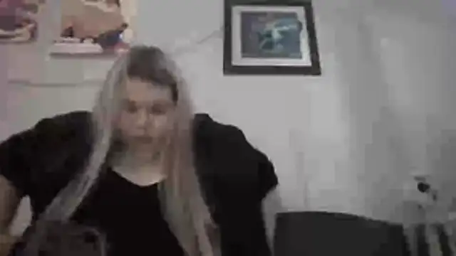 Snapshot of _Cally_cat_ chatting on 06-28-26, 04:35 Cally cat online show from 06-28-26, 04:35