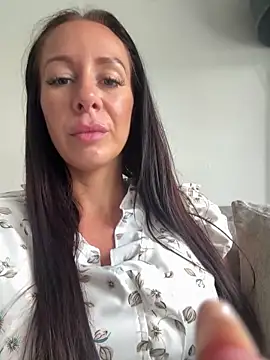 Snapshot of Charming_ScarlettX chatting on 06-30-26, 01:44 Charming ScarlettX online show from 06-30-26, 01:44