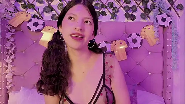 Snapshot of Namii__ chatting on 06-27-26, 12:22 Namii online show from 06-27-26, 12:22