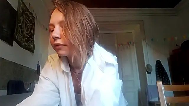 Snapshot of Olivianna chatting on 06-28-26, 04:02 Olivianna online show from 06-28-26, 04:02
