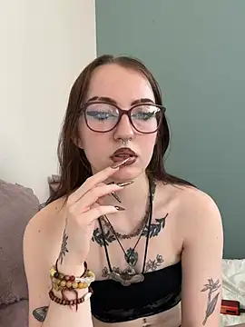 Snapshot of Ellie_Whitfield chatting on 07-09-26, 02:16 Ellie Whitfield online show from 07-09-26, 02:16