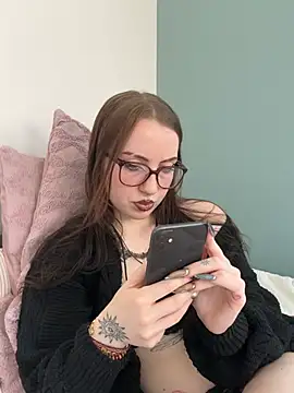Snapshot of Ellie_Whitfield chatting on 07-08-26, 01:23 Ellie Whitfield online show from 07-08-26, 01:23