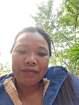 Snapshot of Bini-ll chatting on 07-08-26, 10:16 Bini-ll online show from 07-08-26, 10:16