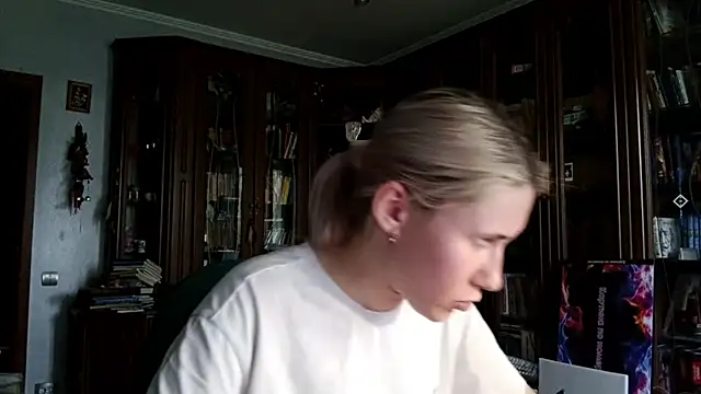 Snapshot of KellyOutdoor chatting on 06-29-26, 08:54 KellyOutdoor online show from 06-29-26, 08:54