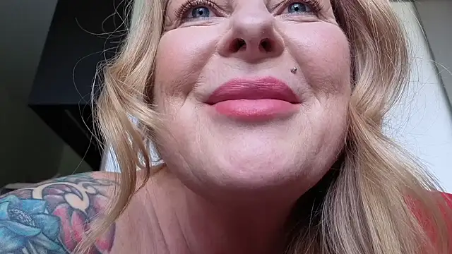 Snapshot of TammyJeann chatting on 05-06-26, 12:20 TammyJeann online show from 05-06-26, 12:20