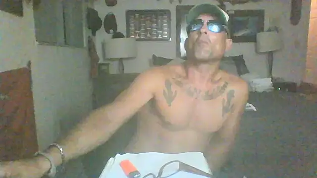 Snapshot of Reelg21 chatting on 07-08-26, 03:30 Reelg21 online show from 07-08-26, 03:30