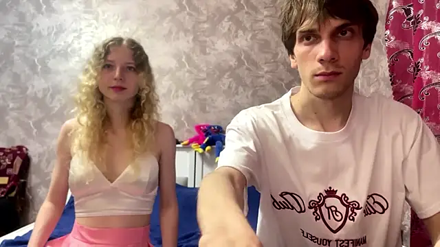 Snapshot of Cute__Couple_ chatting on 07-15-26, 07:32 Cute Couple online show from 07-15-26, 07:32