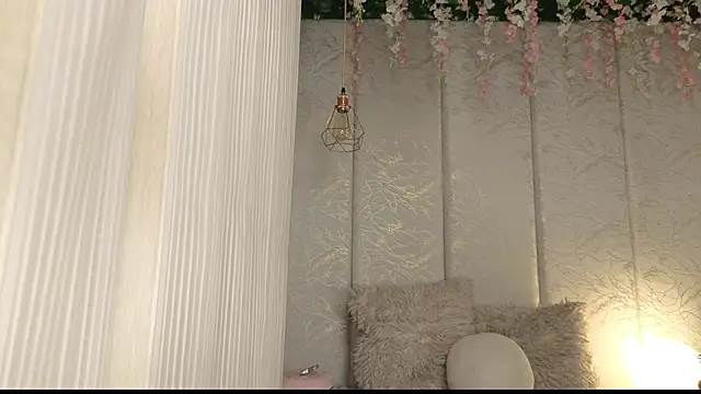 Snapshot of MiiaBloom_ chatting on 07-07-26, 07:39 MiiaBloom online show from 07-07-26, 07:39